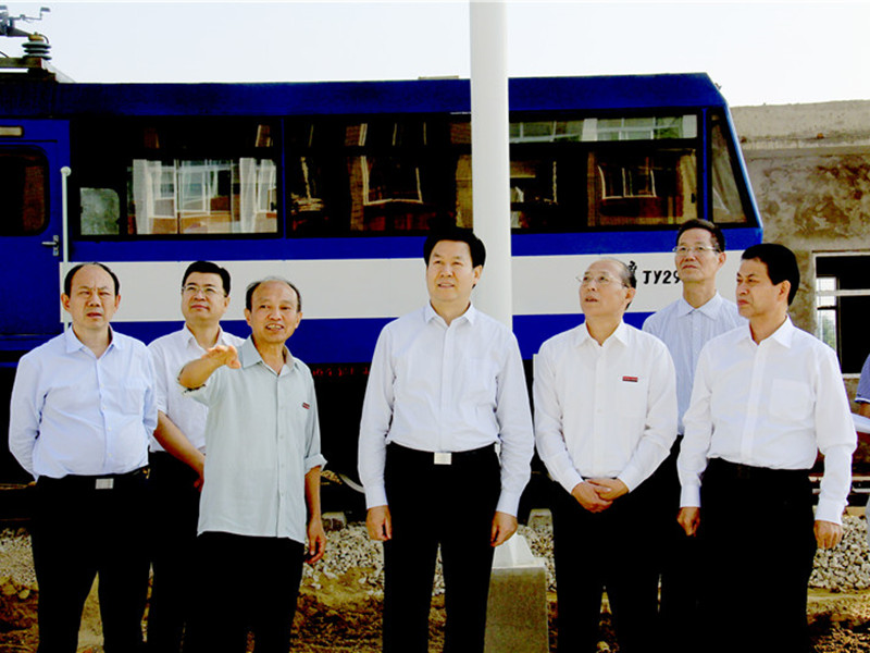 张晋生教授陪同陕西省人大常委会党组书记、副主任庄长兴、陕西省委教育工委原书记董小龙在ky开元集团官网调研