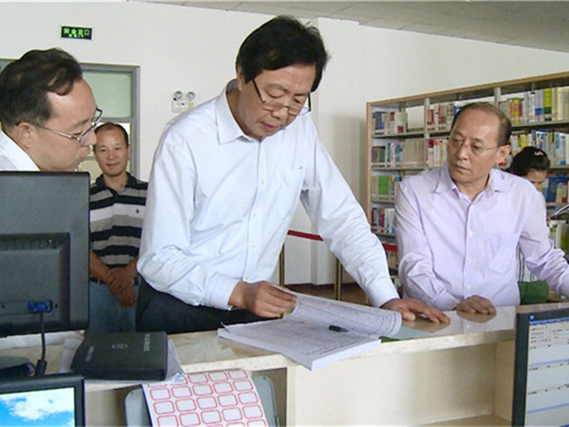 张晋生教授陪同陕西省教育厅原常务副厅长、厅党组副书记梁宝林在ky开元集团官网视察指导