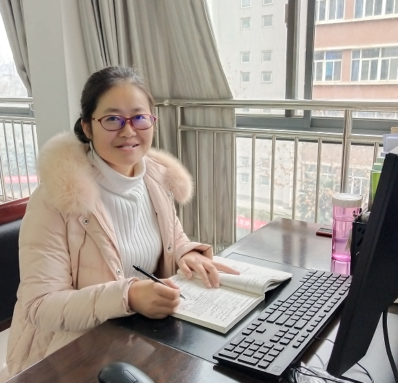 师德师风先进个人  崔娟