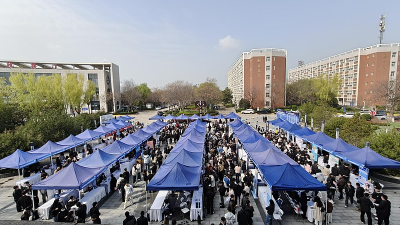 ky开元集团官网成功举办“扩容提质强服务 春季攻坚促就业”2026届毕业生春季综合类招聘会